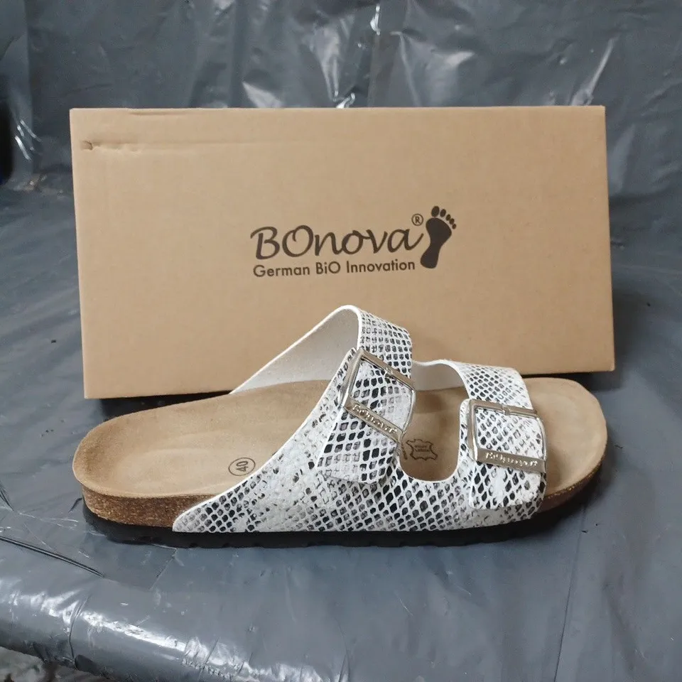 BOXED PAIR OF BONOVA SANDALS WHITE SNAKE SKIN PRINT DESIGN SIZE 6 UK