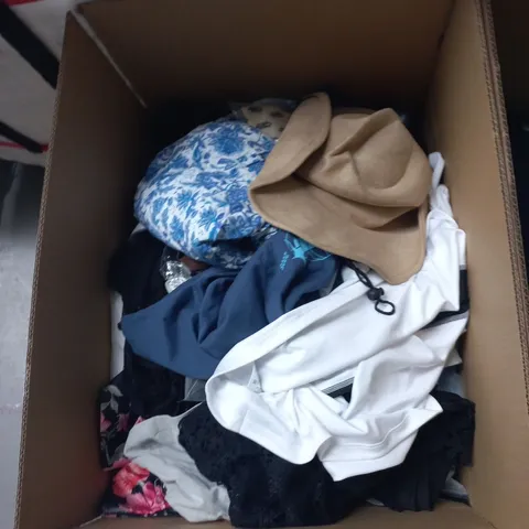 BOX OF APPROXIMATELY 25 ASSORTED CLOTHING TO INCLUDE: PRIMARK T SHIRT