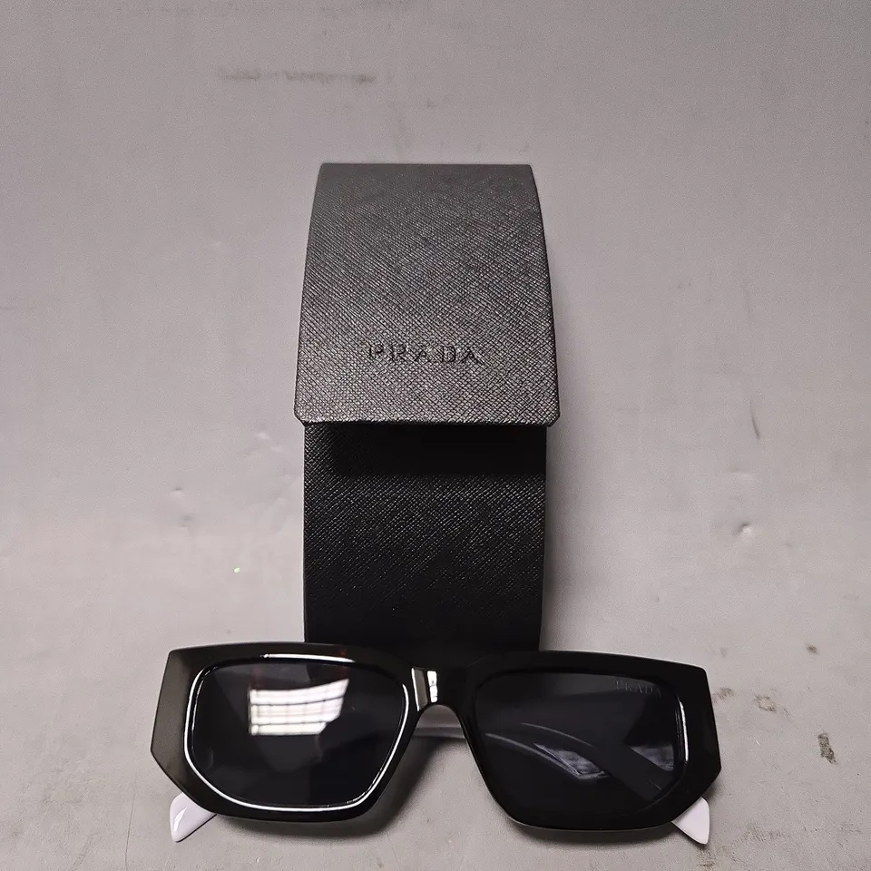 BOXED PRADA BLACK & WHITE DESIGNER SUN GLASSES 