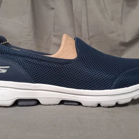 BOXED PAIR OF SKECHERS SLIP-ON SHOES IN NAVY UK SIZE 6