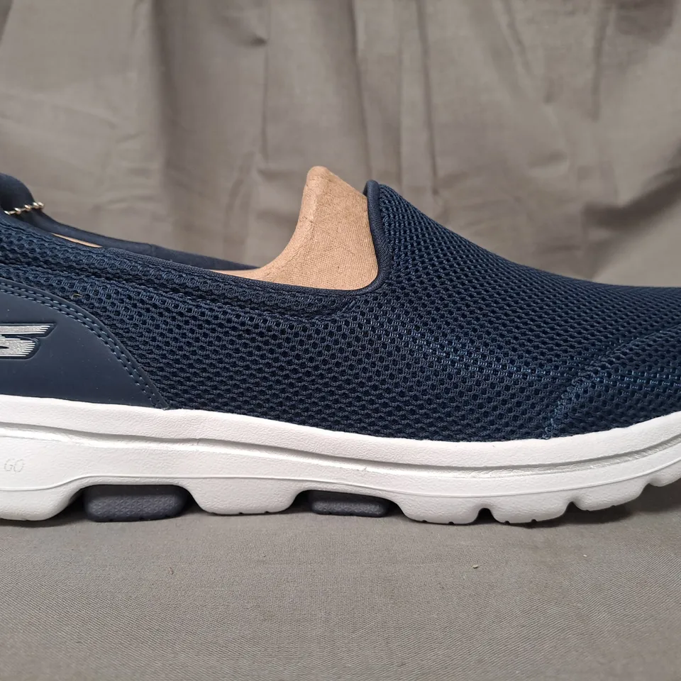 BOXED PAIR OF SKECHERS SLIP-ON SHOES IN NAVY UK SIZE 6