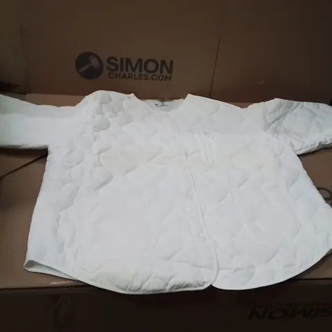 BOXED BRAND NEW APPROXIMATELY 6 SIMPLY BE QUILTED JACKET WHITE SIZE 24