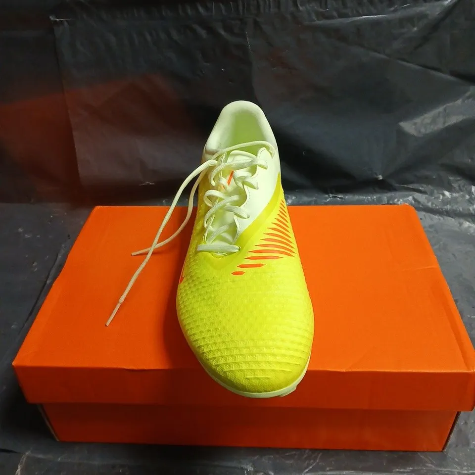NIKE FOOTBALL BOOTS – NEON YELLOW UK 9