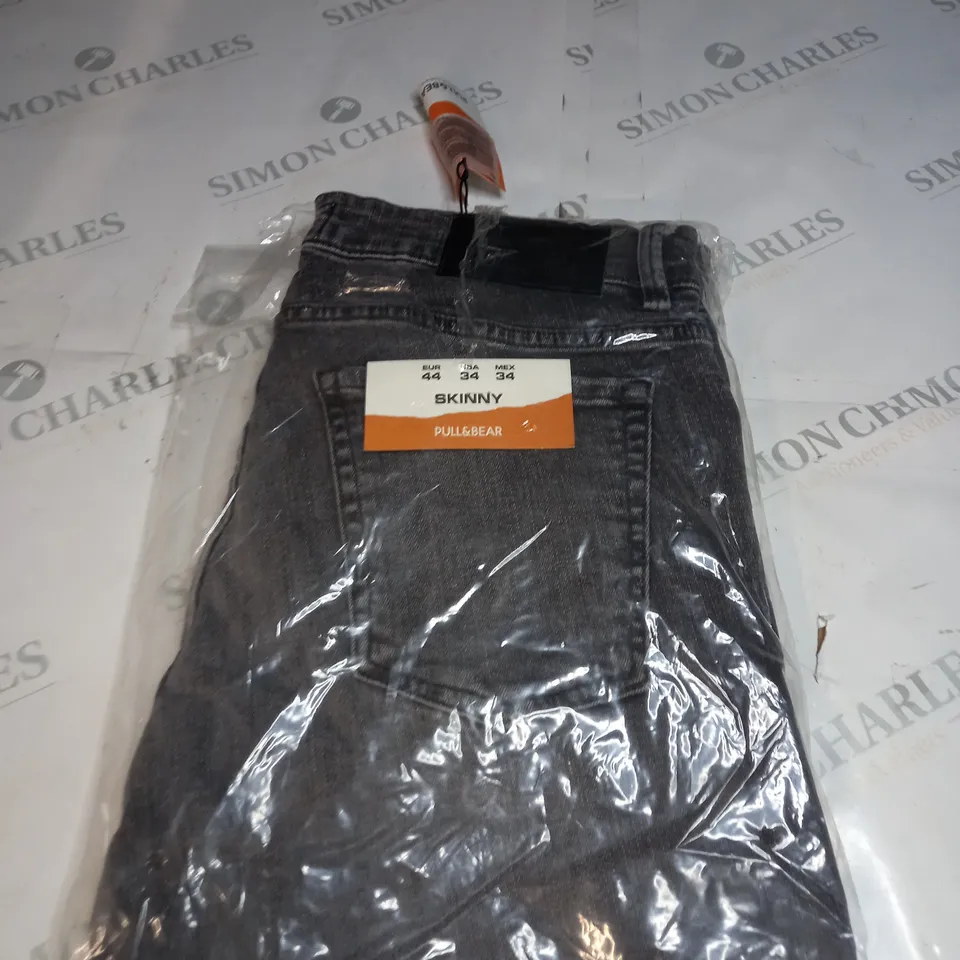 BAGGED PULL AND BEAR SKINNY JEANS SIZE W44