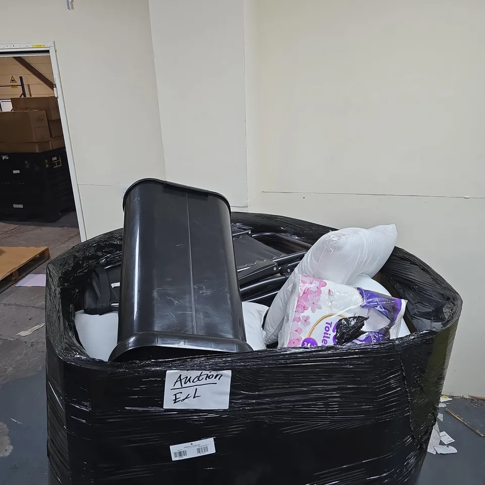 PALLET TO CONTAIN A LARGE AMOUNT OF ASSORTED HOUSEHOLD ITEMS TO INCLUDE PILLOWS, TOILET ROLLS ETC