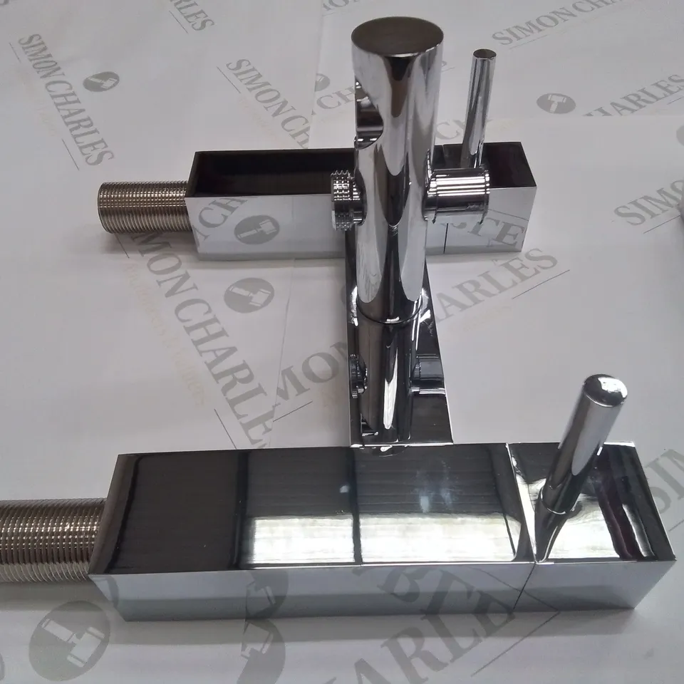 BOXED VELDEAU HAMPTON BATH FILLER AND SHOWER MIXER SET IN CHROME - 270X240X165MM