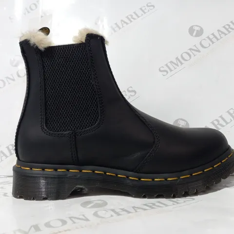 BOXED PAIR OF DR MARTENS LEONORE ANKLE BOOTS IN BLACK UK SIZE 5