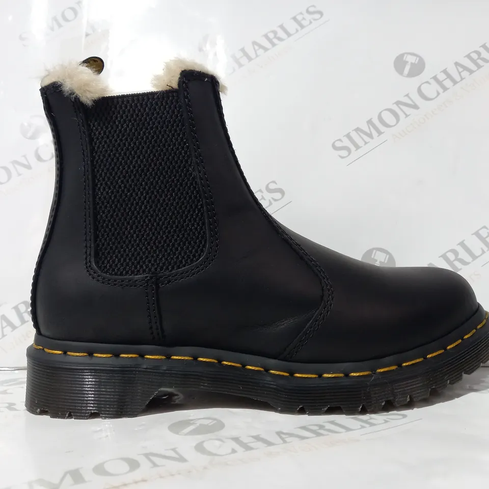 BOXED PAIR OF DR MARTENS LEONORE ANKLE BOOTS IN BLACK UK SIZE 5