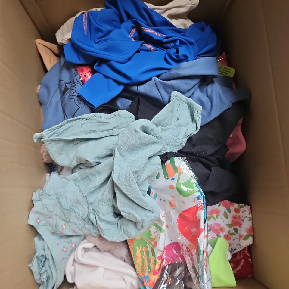 BOX OF APPROXIMATELY 30 ASSORTED KIDS CLOTHING ITEMS TO INCUDE - DRESSES, SWIMWEAR, JUMPER, ETC
