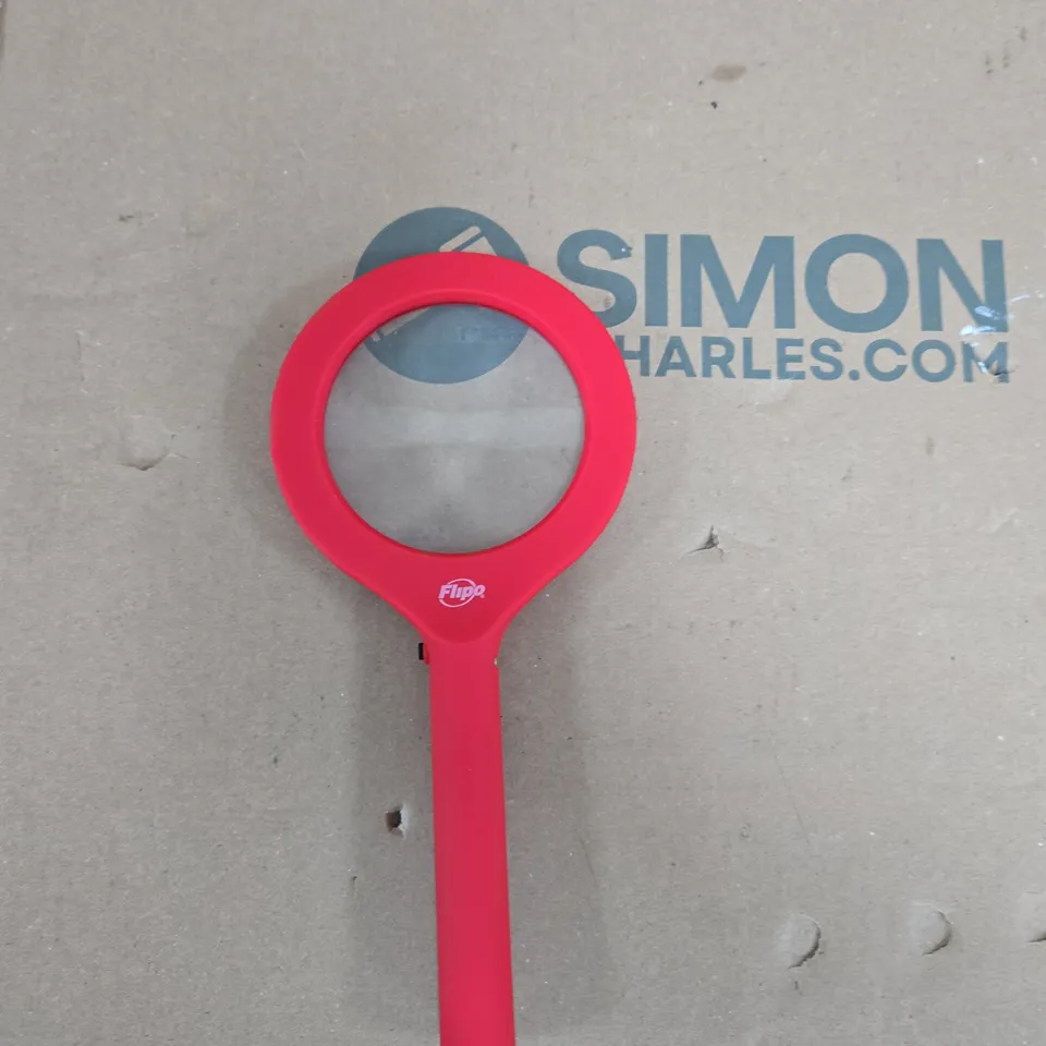 BOX OF APPROXIMATELY 12 ASSORTED ITEMS TO INCLUDE: MAGNIFYING GLASS 