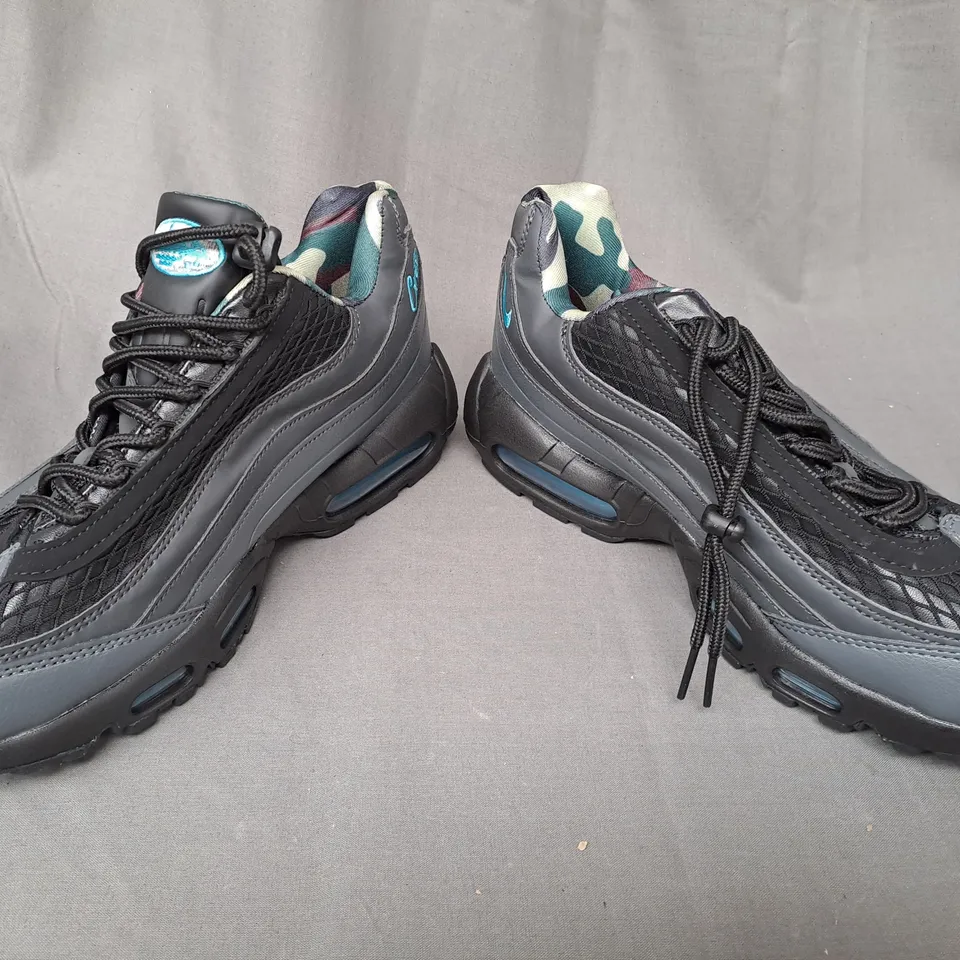 PAIR OF NIKE AIR SHOES IN GREY UK SIZE 7.5