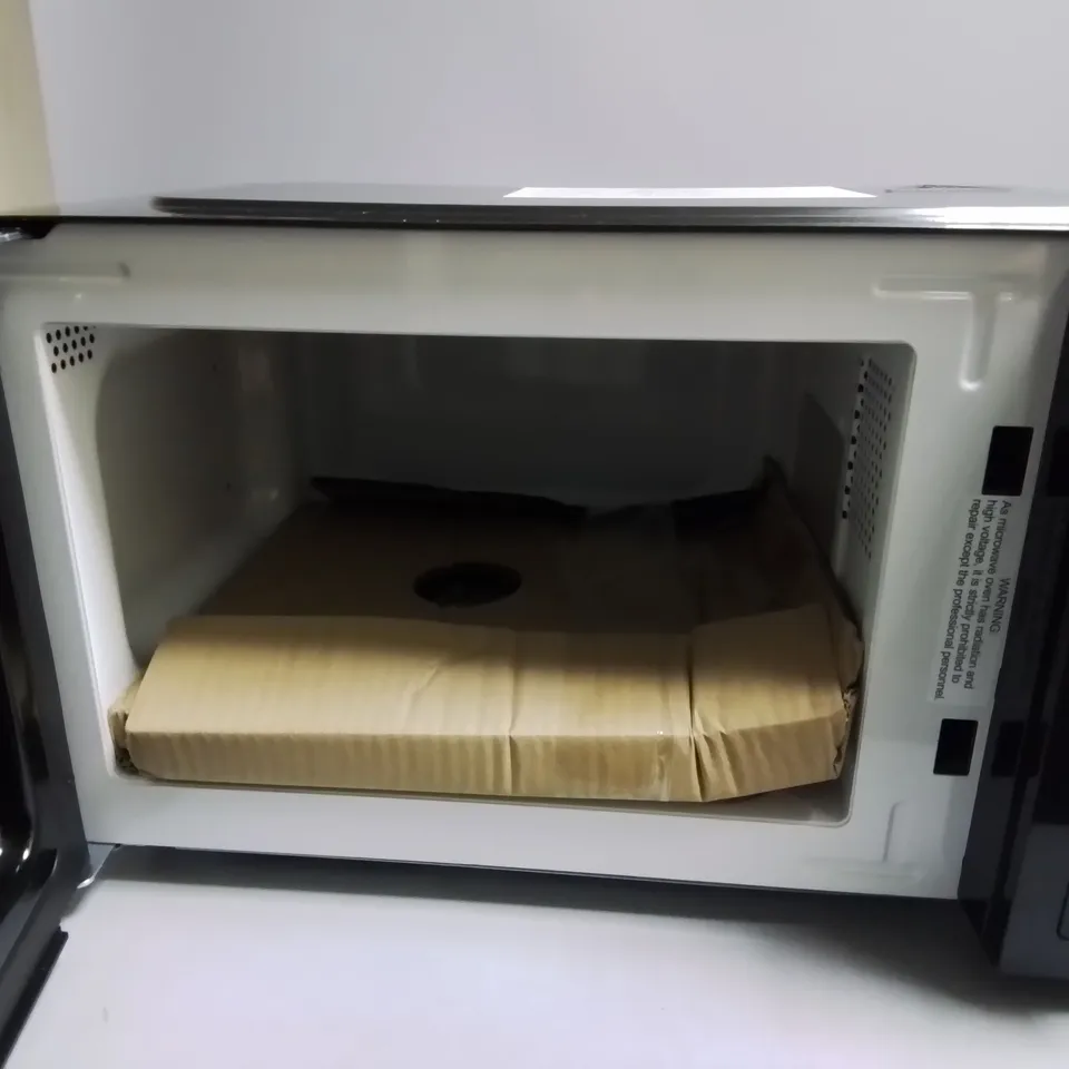 UNBOXED SWAN 20L 700W MANUAL MICROWAVE RRP £54
