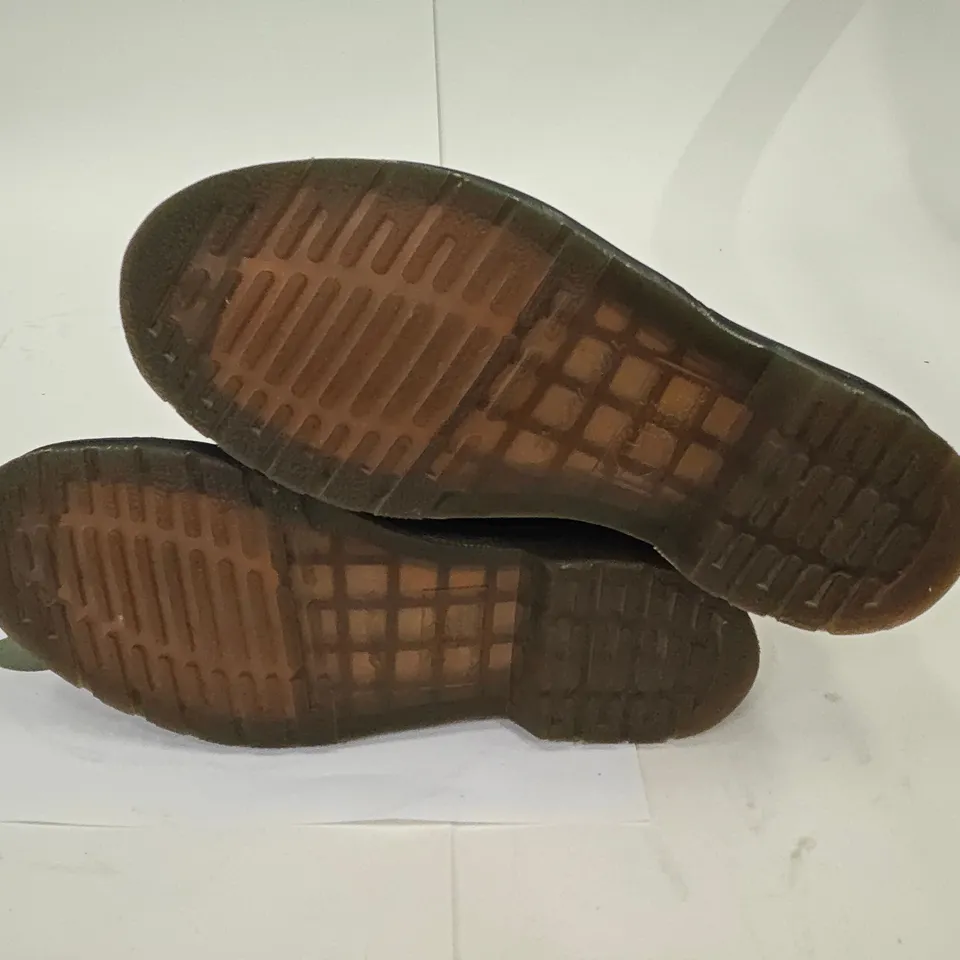 PAIR OF DR MARTENS GREEN SHOES - UK 6.5