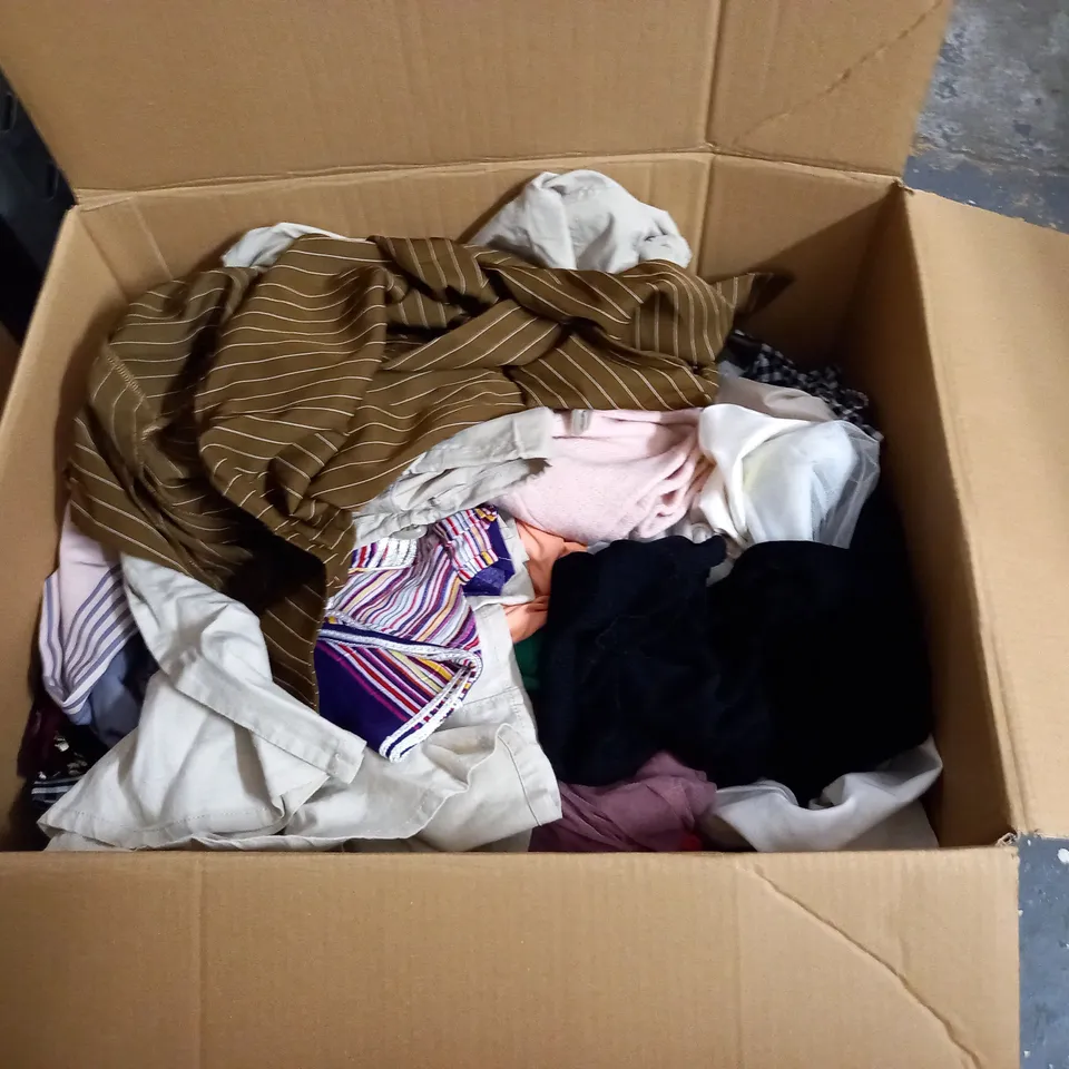 LARGE QUANTITY OF ASSORTED CLOTHING ITEMS TO INCLUDE PRETTYLITTLETHING, H&M AND ASOS