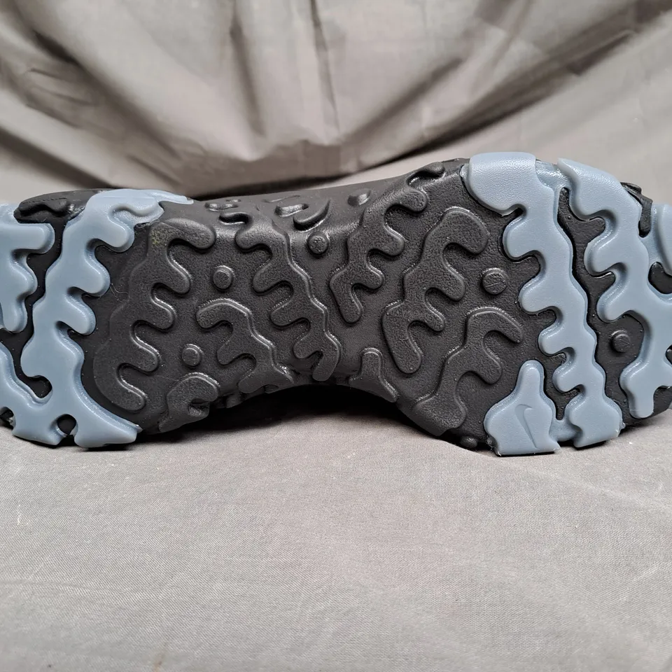 PAIR OF NIKE REACT VISION TRAINERS IN BLACK/AQUA SIZE 8