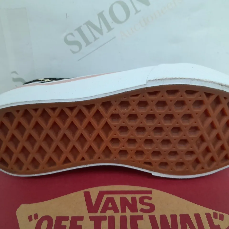 BOXED PAIR OF VANS OLD SKOOL TRAINERS IN BLACK/WHITE WITH FLORAL DESIGN - JNR UK 11