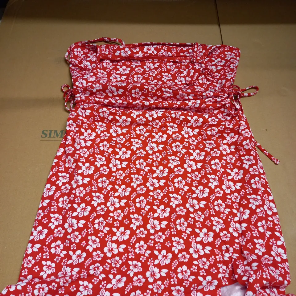 HOLLISTER CALIFORNIA RED/WHITE FLORAL DRESS - SIZE L