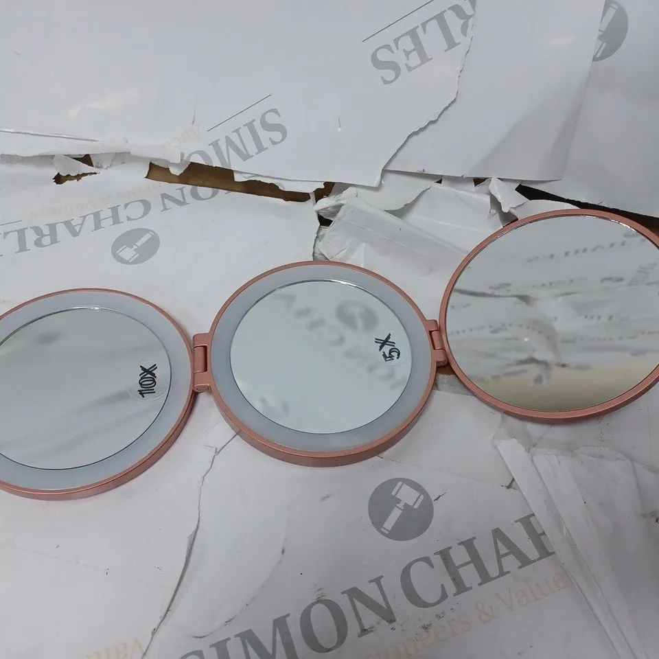 SIMPLY BEAUTY TRI-FOLD LED COMPACT MIRROR WITH 1X/5X/10X MAGNIFICATION - METALLIC ROSE GOLD