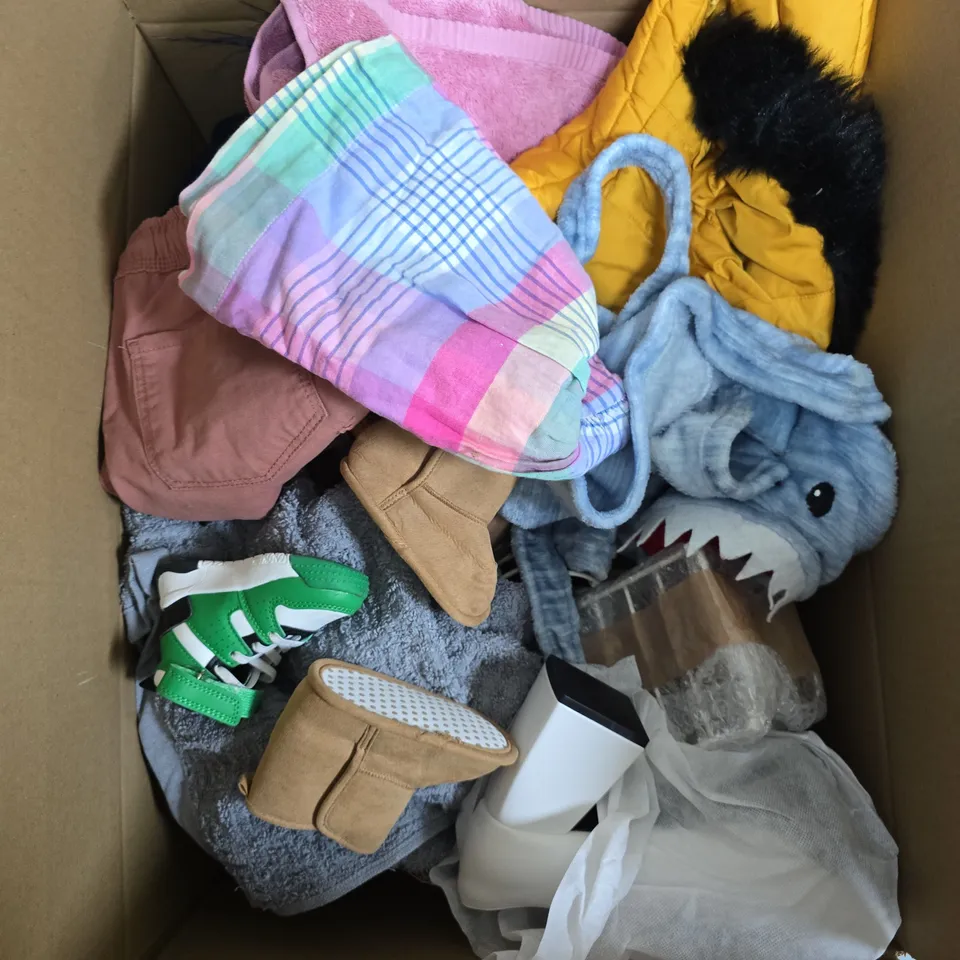 LARGE BOX OF APPROX 20 ASSORTED ITEMS