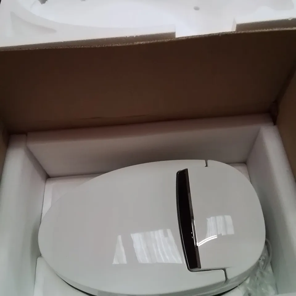 PALLET CONTAINING INTELLIGENT TOILETS