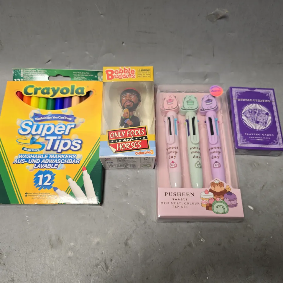 APPROXIMATELY 12 ASSORTED TOYS & GAMES TO INCLUDE - CRAYOLA SUPER TIPS , PEN SET , BOBBLE BUDDIES ONLY FOOLS AND HORSES ETC