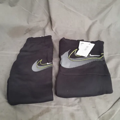 NIKE SWOOSH 2PCE HOODIE SET IN BLACK SIZE 4-5YRS