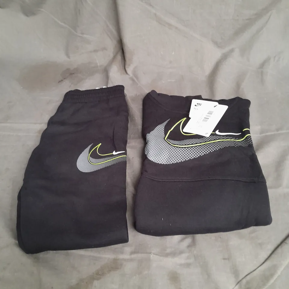 NIKE SWOOSH 2PCE HOODIE SET IN BLACK SIZE 4-5YRS
