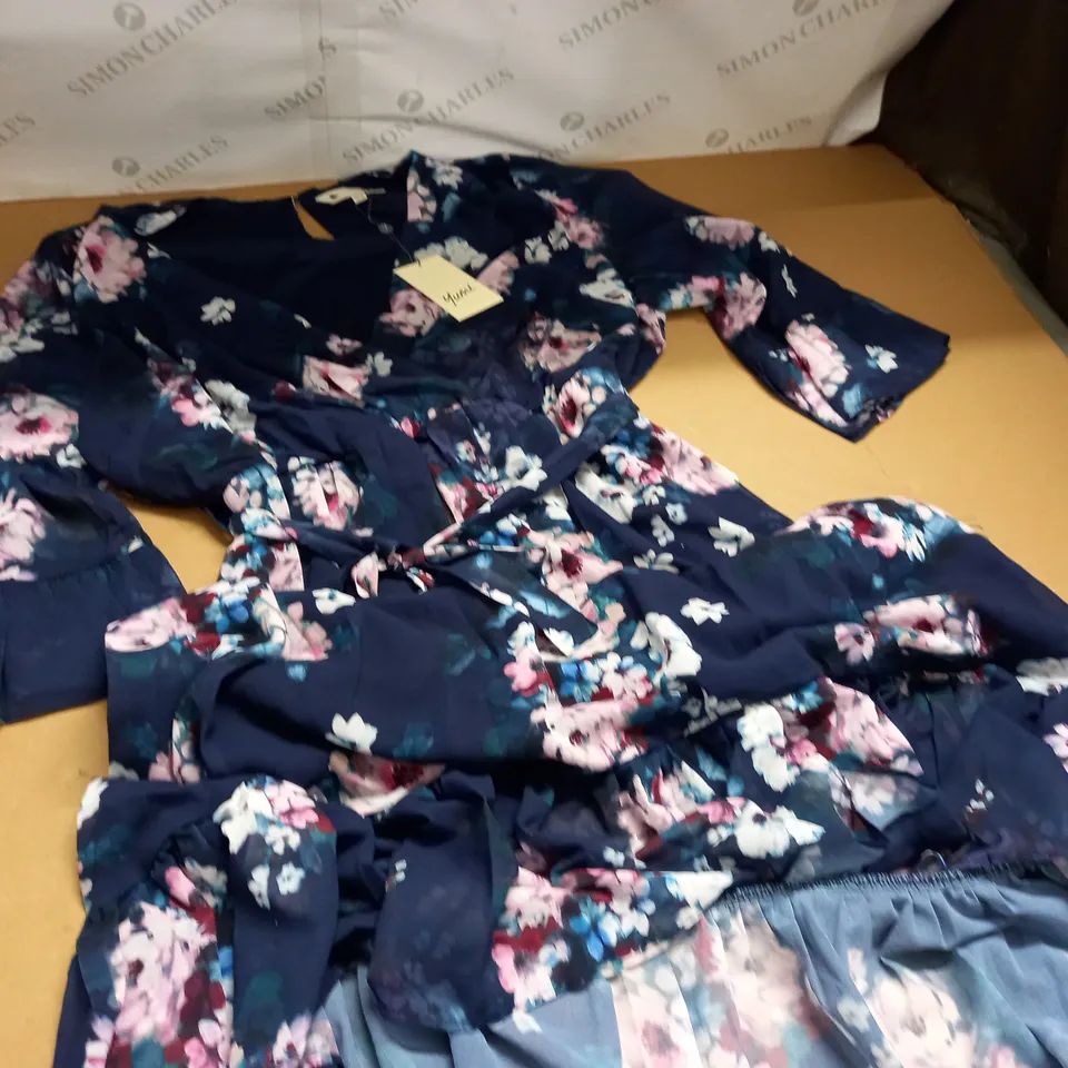 YUMI NAVY FLORAL V-NECK DRESS - UK 22