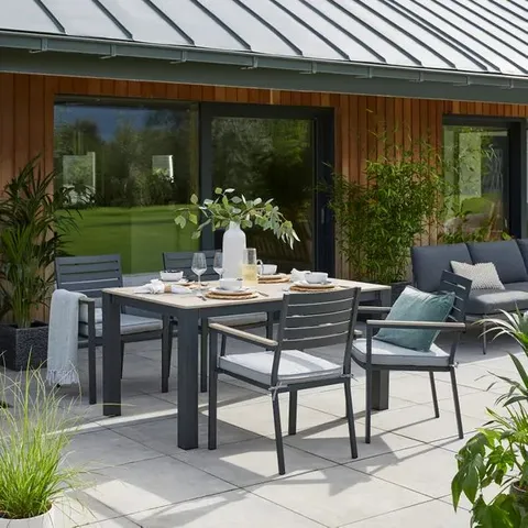 BOXED BARCELONA 4 SEATER GARDEN DINING SET (2 BOXES)