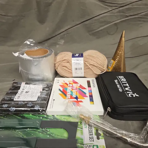 TOTE OF APPROXIMATELY 10 ASSORTED HOUSEHOLD ITEMS TO INCLUDE LOG SPLITTER, WOOL AND DOGGY BAGS