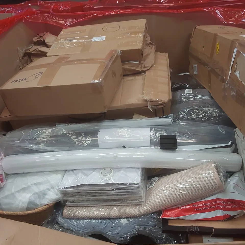 PALLET CONTAINING A VERY LARGE QUANTITY OF ASSORTED ITEMS INCLUDING: MULTIFUNCTIONAL TROLLEY, STAINLESS NICHE, MULTIFUNCTIONAL CURTAIN ROLE ECT