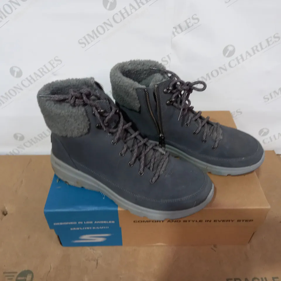 BOXED PAIR OF SKECHERS - SIZE 7