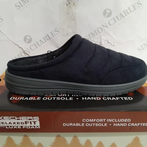 BOXED SKECHERS MURETTE SLIPPERS, NAVY - SIZE 11