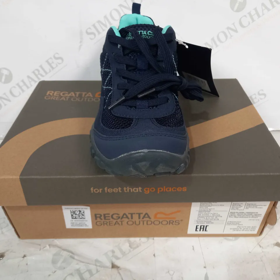BOXED PAIR OF REGATTA LADY EDGEPOINT LIFE TRAINERS IN NAVY UK SIZE 4