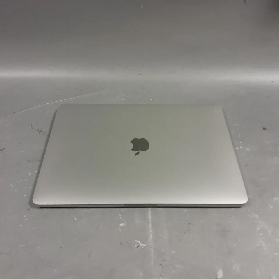 APPLE MACBOOK PRO - A2251