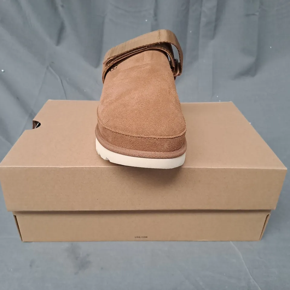 BOXED PAIR OF UGG W GOLDENSTAR CLOGS IN CHESTNUT UK SIZE 4