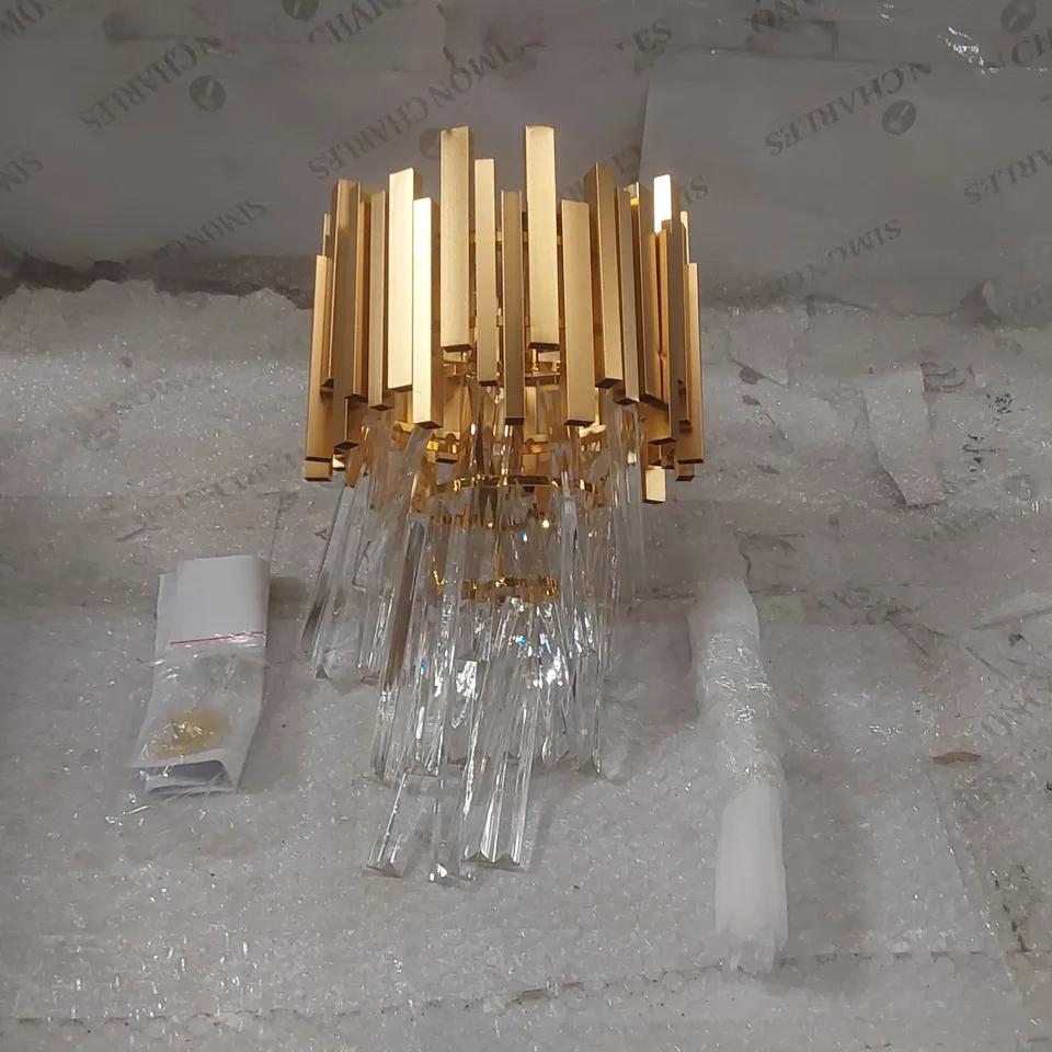 METAL AND GLASS PENDANT LIGHT