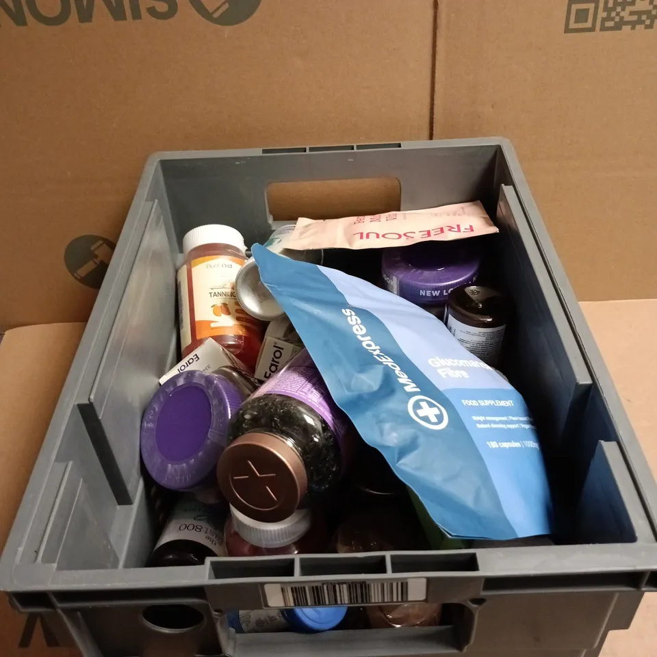 TOTE OF APPROXIMATELY 25 ASSORTED VITAMIN/SUPPLEMENT RELATED ITEMS TO INCLUDE DR VEGAN CHOLINE, MEDEXPRESS, FREESOUL FEMALE MULTI VITAMIN, VIT C, VEG 1 MULTIVITAMINS ETC