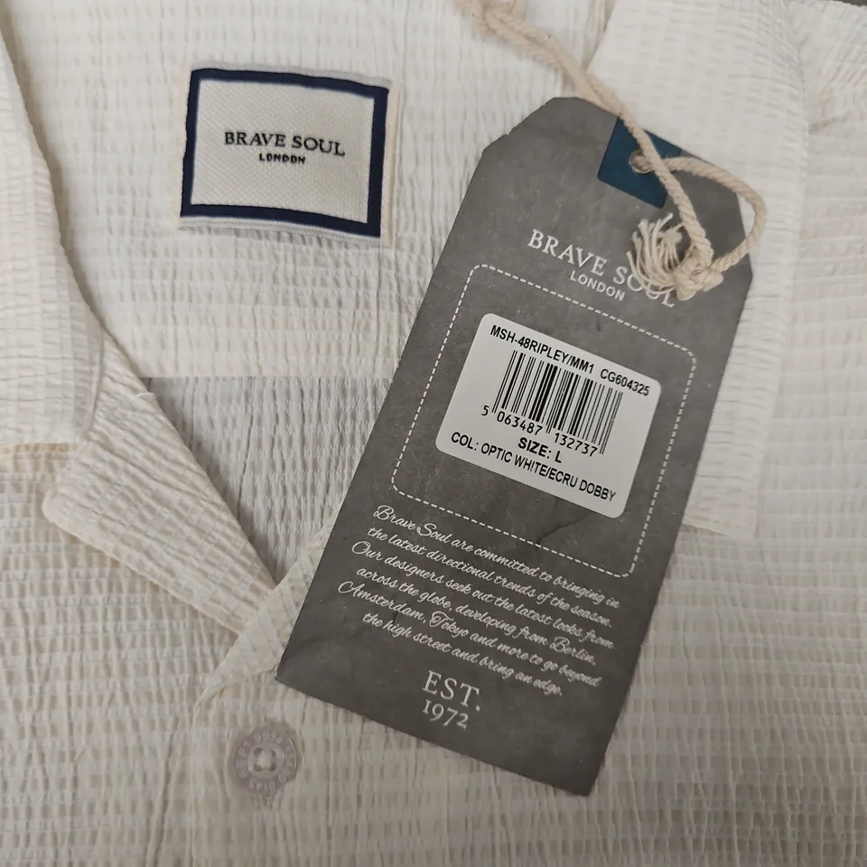 BRAVE SOUL LONDON WHITE TEXTURED SHIRT – MEN'S SIZE L