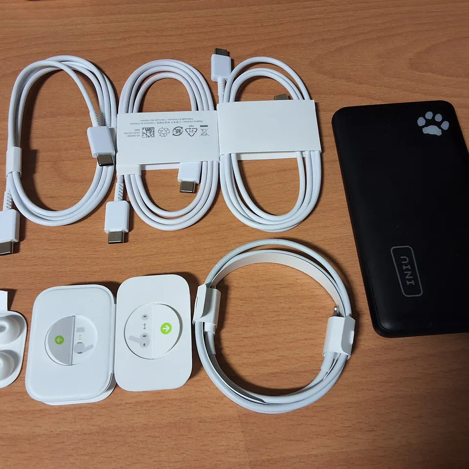 LOT OF TECH ACCESSORIES INCLUDES APPLE AIRPORT ENDS, INIU POWERBANKS AND CHARGE CABLES