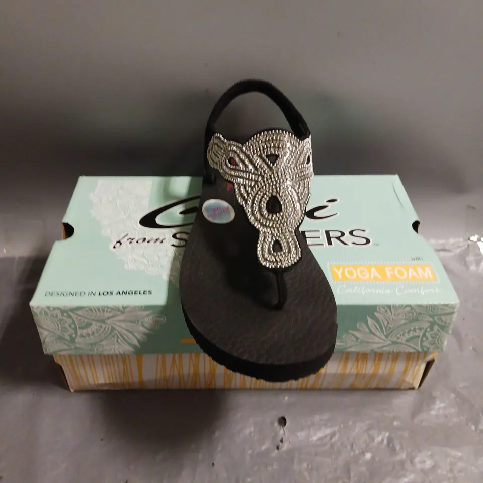 SKECHERS CALI YOGA FOAM THONG SANDALS BLACK WITH SEQUIN DETAIL SIZE 6