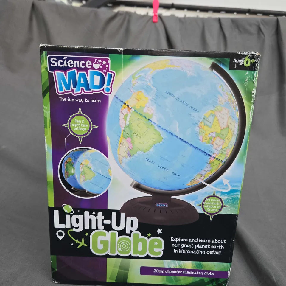 SCIENCE MAD! LIGHT-UP GLOBE 