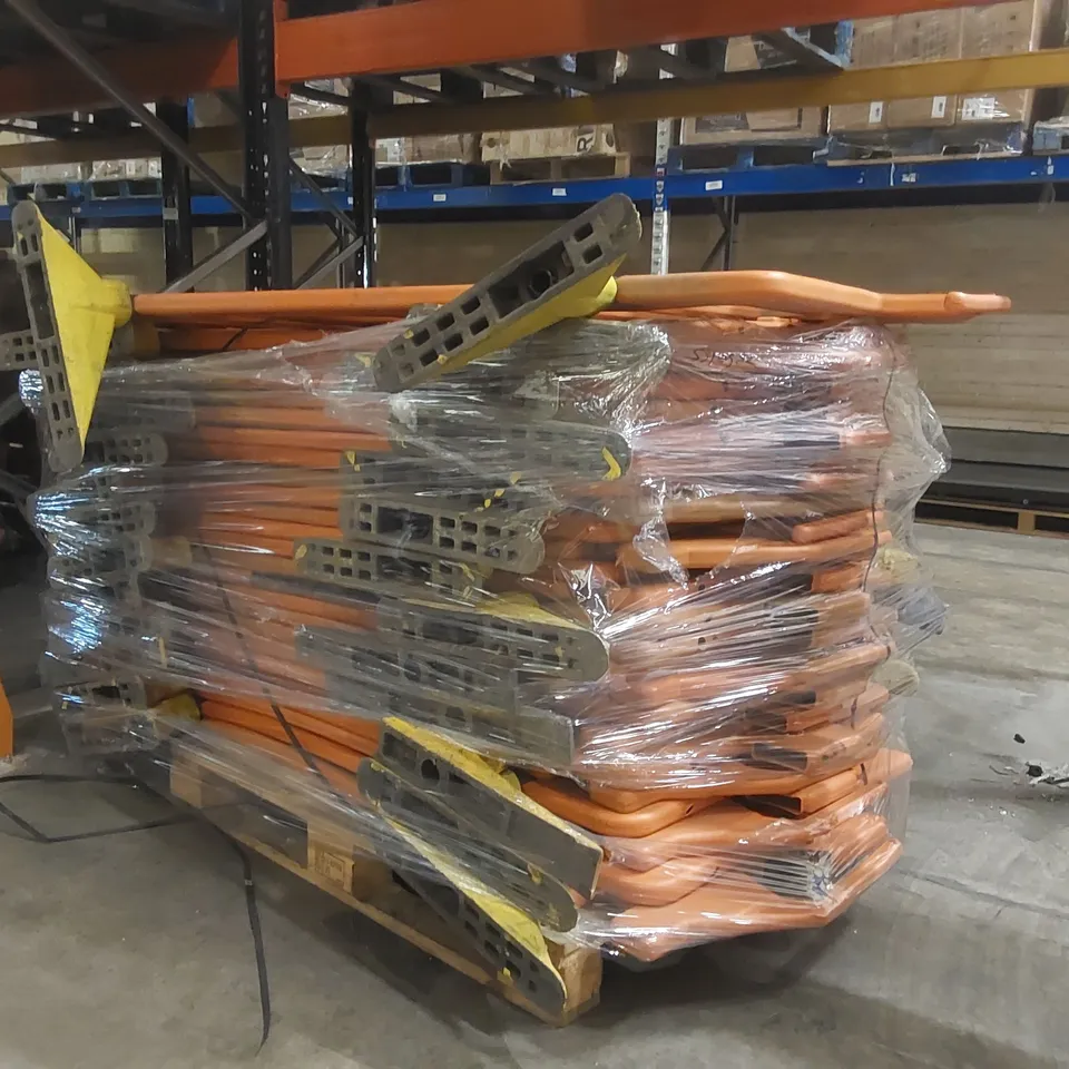PALLET CONTAINING APPROXIMATELY 22x PLASTIC ROAD BARRIERS 