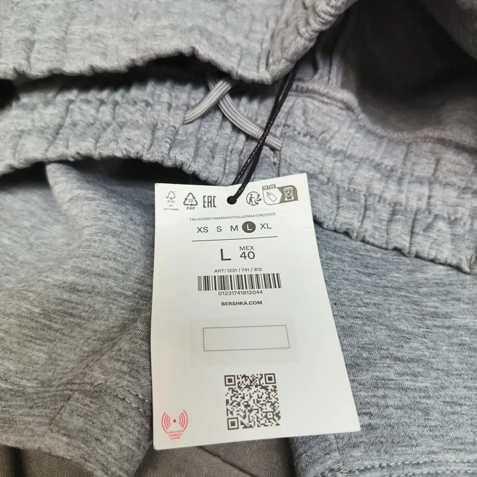 BERSHKA GREY JOGGER SHORTS – SIZE L (EU 40)