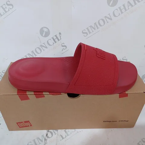 BOXED PAIR OF FITFLOP IQUSHION SLIDES IN SCARLETT RED - SIZE 7