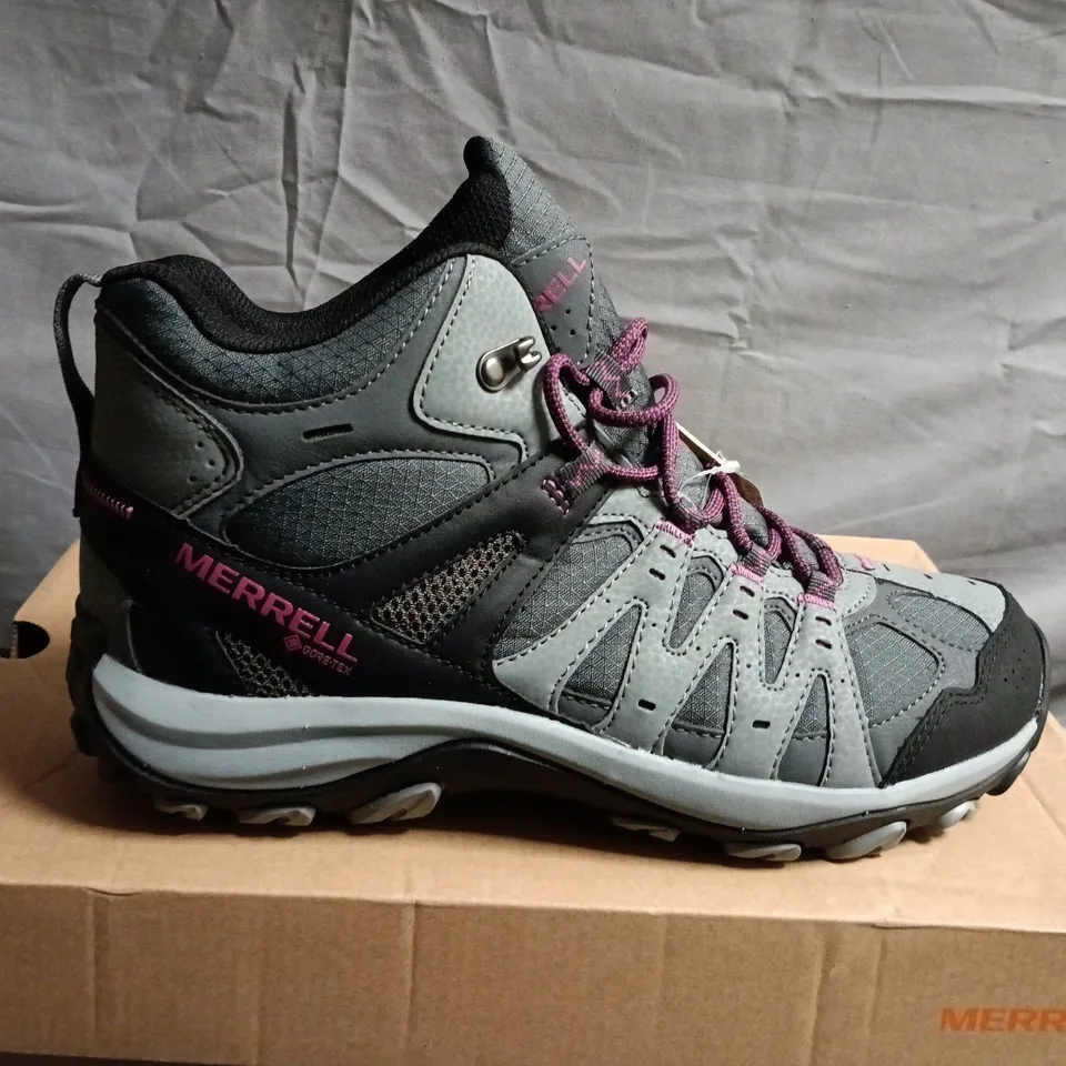 BOXED PAIR OF MERRELL HIKING BOOTS – UK SIZE 8