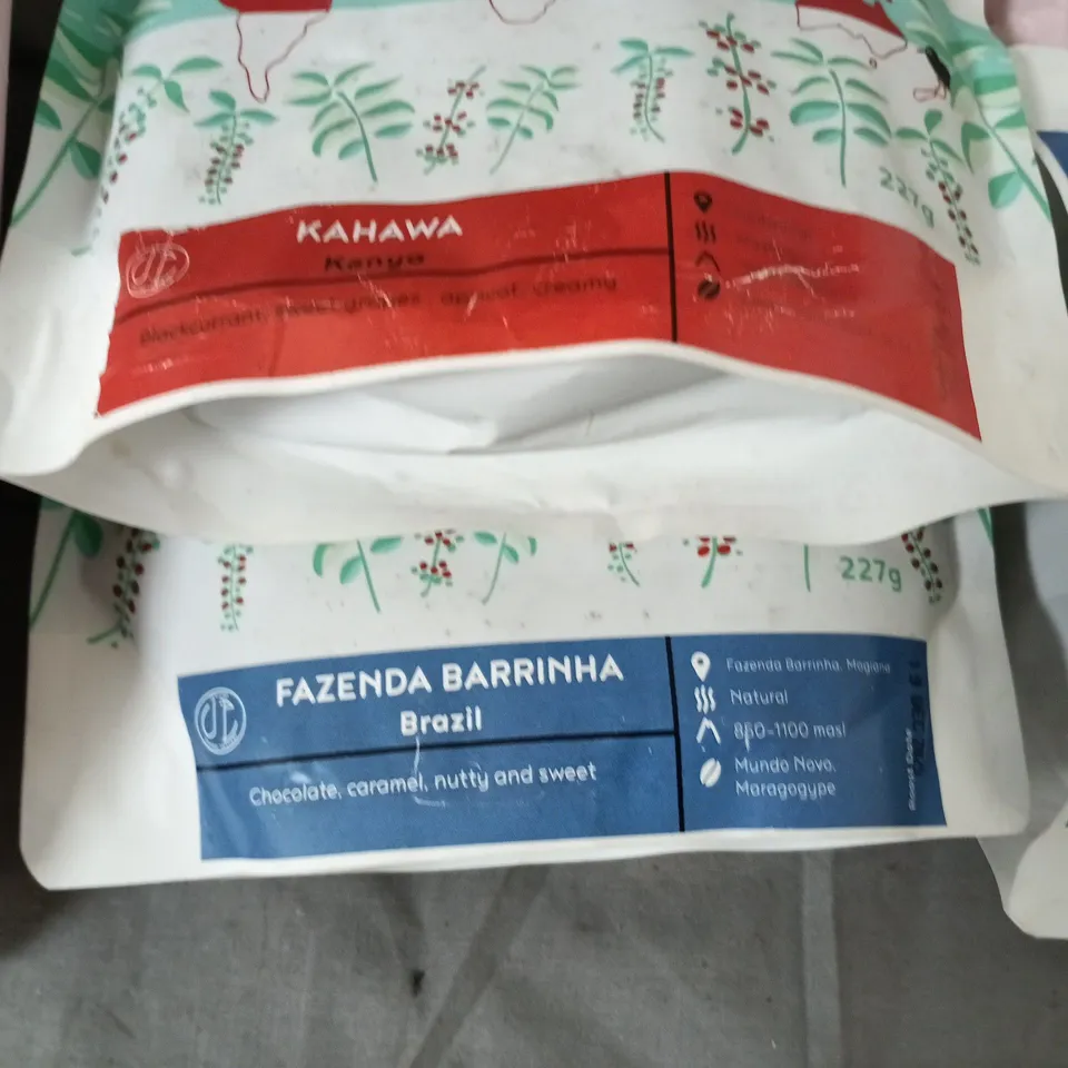 LOT OF 8 ASSORTED PACKS OF COFFEE TO INCLUDE GRIND, RAVE AND JERICHO