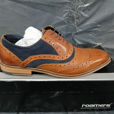 BOXED PAIR OF ROAMERS 5 EYELET BROGUE OXFORD SHOES - UK SIZE 7
