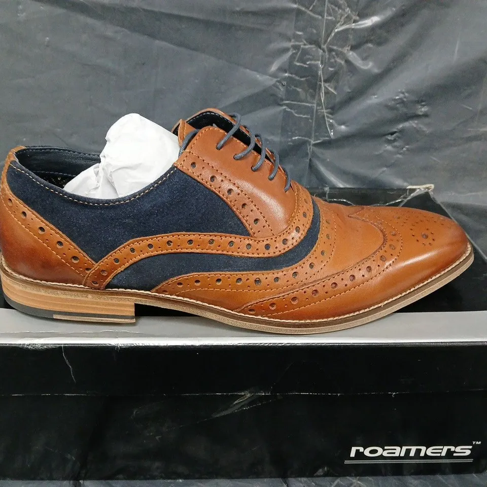 BOXED PAIR OF ROAMERS 5 EYELET BROGUE OXFORD SHOES - UK SIZE 7