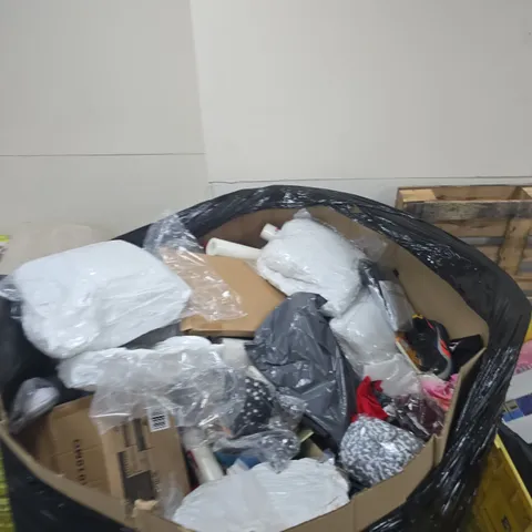 PALLET TO CONTAIN LARGE AMOUNT OF ASSORTED ITEMS TO INCLUDE: SPIN MOP BUCKET